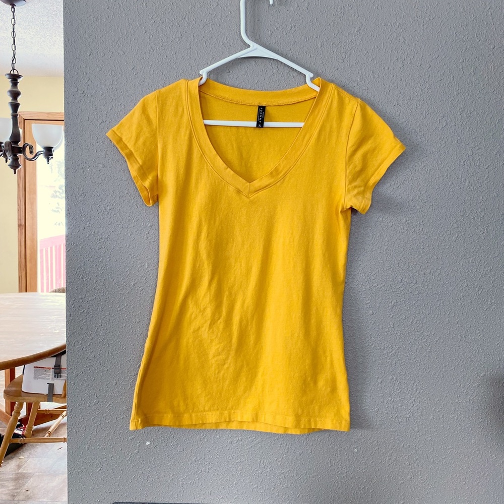 4/$20 Made by Johnny VNeck tee
